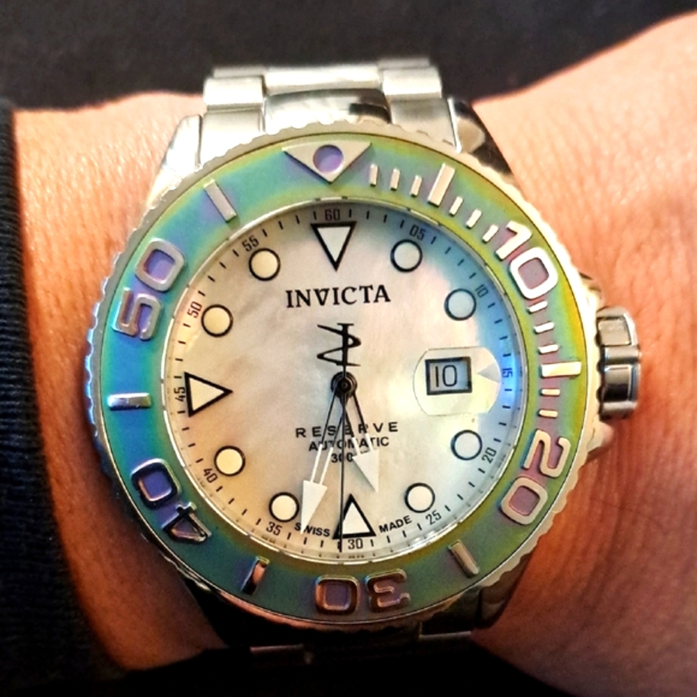 Invicta Silver Dive Watch with Rotating Bezel and Luminous Dial